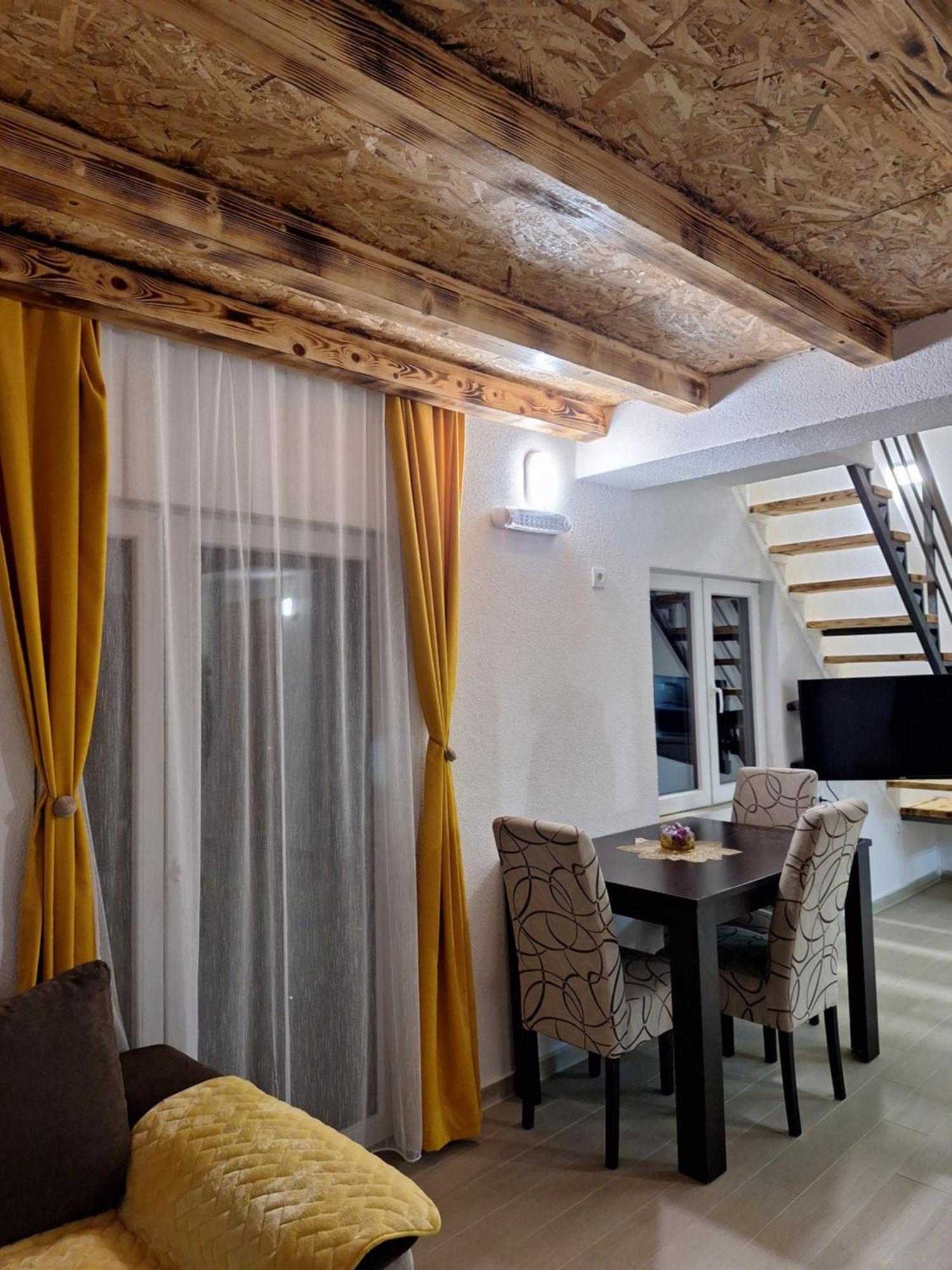Apartmani Lena Pluzine Exterior photo