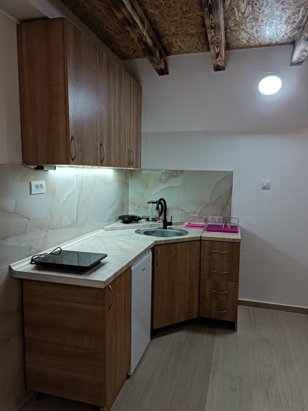Apartmani Lena Pluzine Exterior photo