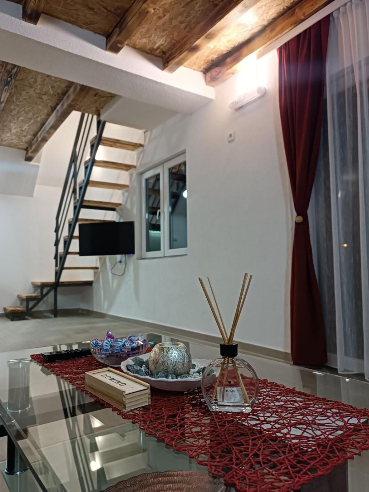 Apartmani Lena Pluzine Exterior photo