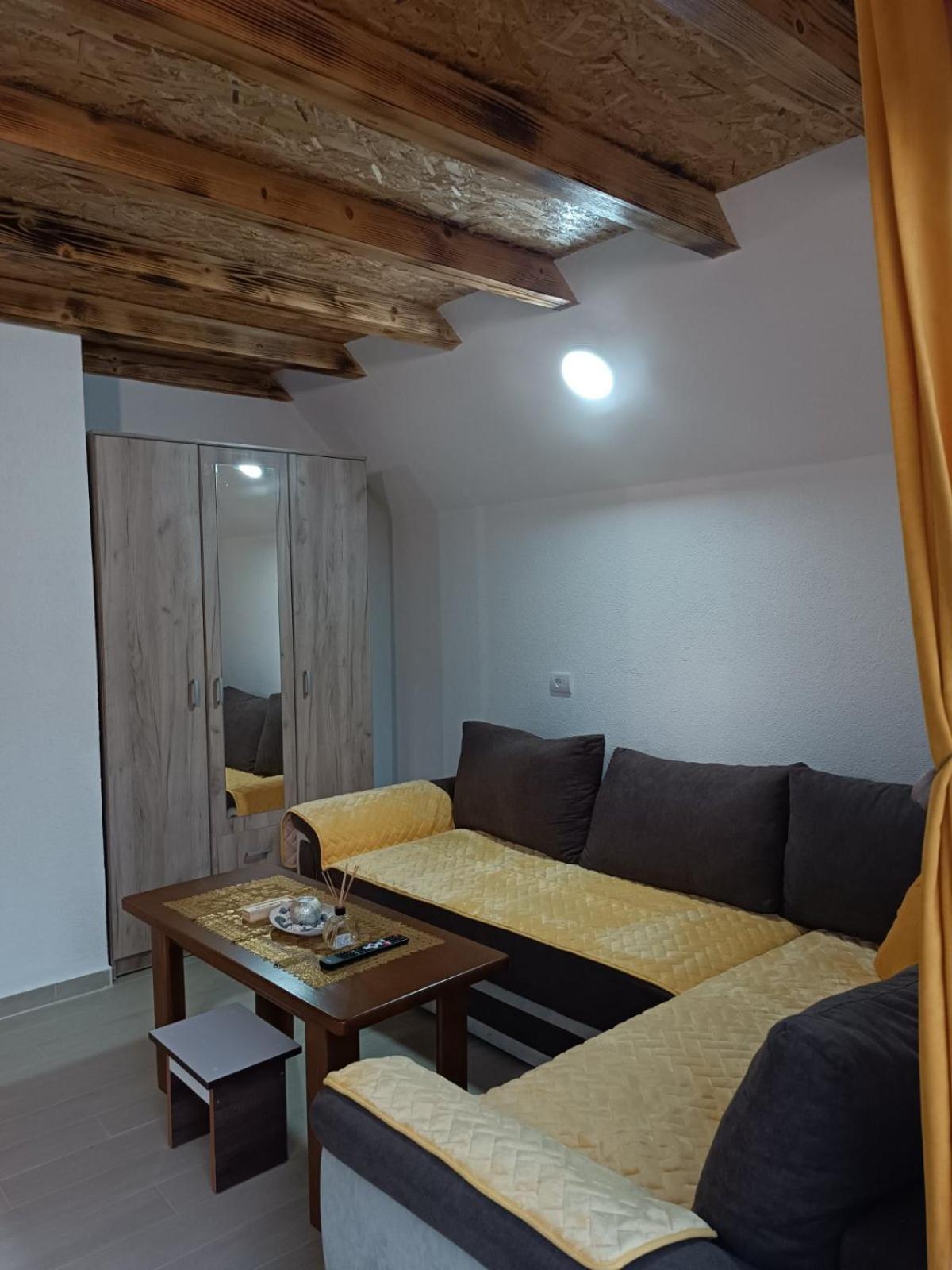 Apartmani Lena Pluzine Exterior photo