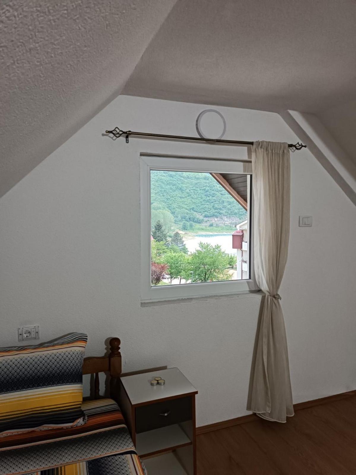 Apartmani Lena Pluzine Exterior photo