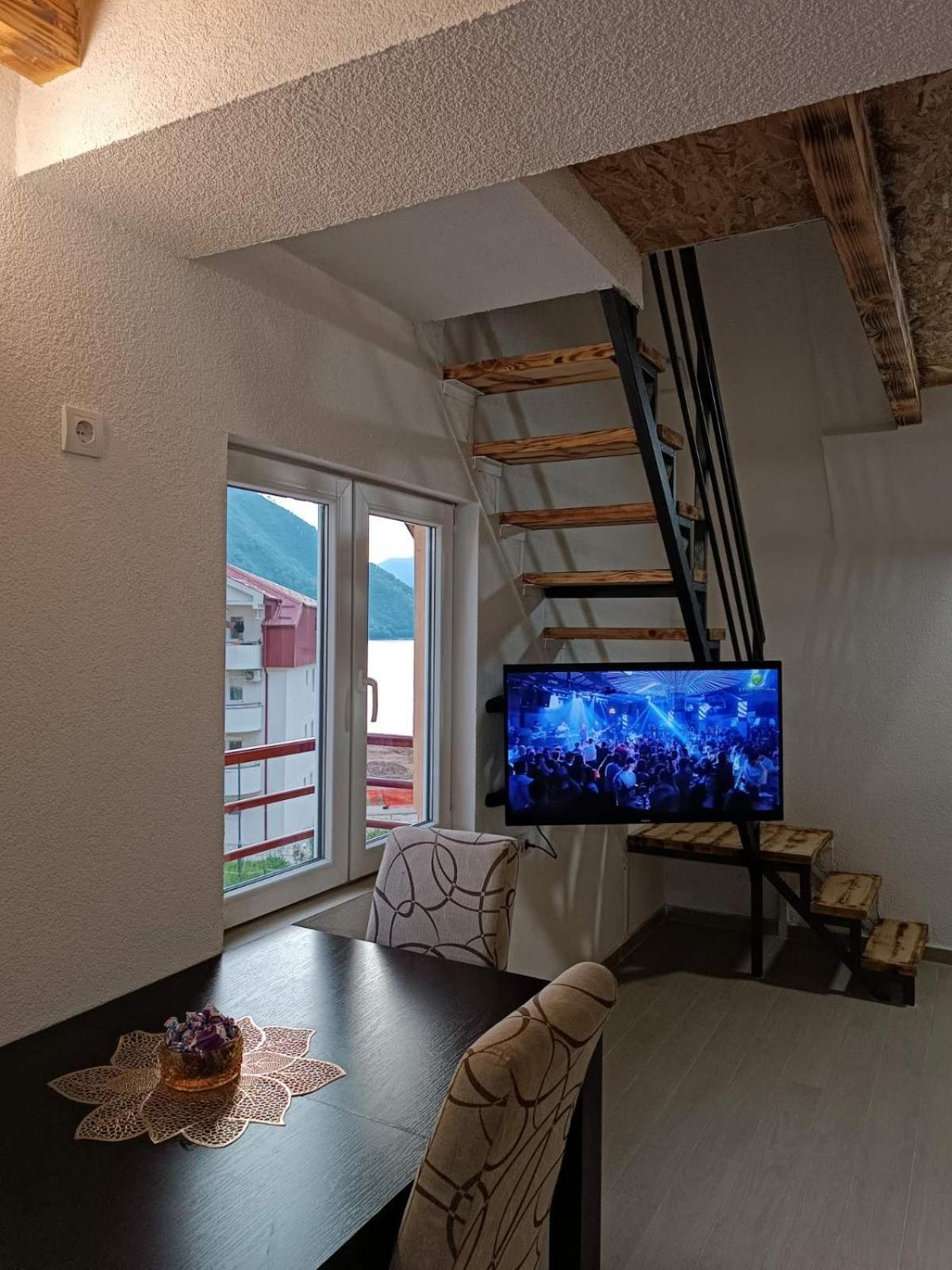 Apartmani Lena Pluzine Exterior photo