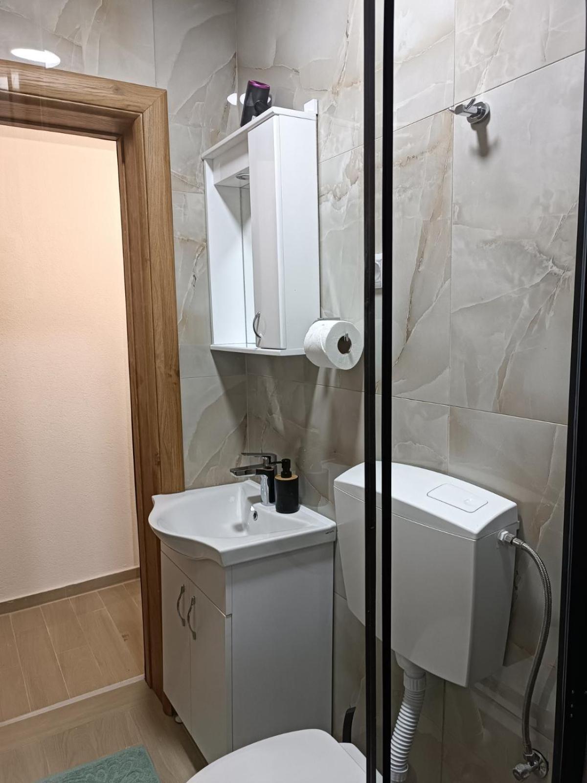 Apartmani Lena Pluzine Exterior photo